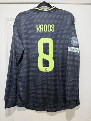 Kroos #8 Men’s LARGE Adidas Real Madrid Authentic Long Sleeve Third Jersey - Image 1 of 4