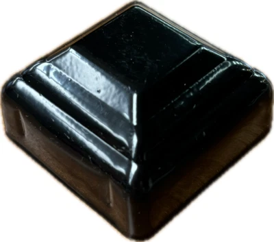 Квадратные купольные колпачки 2 дюйма с порошковым покрытием из черной оцинкованной стали - Изображение 1 из 2