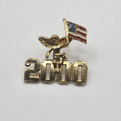Vintage Year 2000 Angel Pin American Flag Patriotic Gold Tone Lapel Brooch Badge - Imagem 1 de 4