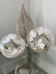 Elegant arrangement of orchids in glass pieces - Picture 1 of 2