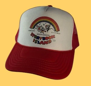 Bilderbuchinsel, seit 1959 -Rapid City, SD- Mesh Adj. Snapback Cap von Otto - Bild 1 von 5