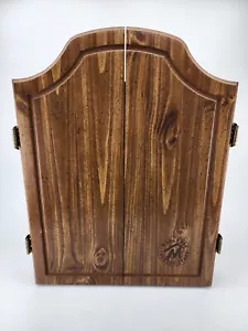 Marlboro Country Dartscheibe Dartboard Cabinet mit 13 Darts & Zubehör - Bild 1 von 21