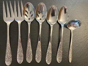 Stainless HOLLY BERRIES Christmas 7 Serving Utensils SHIPS FREE - Picture 1 of 6