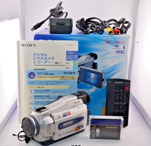 Sony DCR-TRV18 Digital8 Camcorder Hi8 Playback Video Camera NTSC Japanese only - Picture 1 of 13