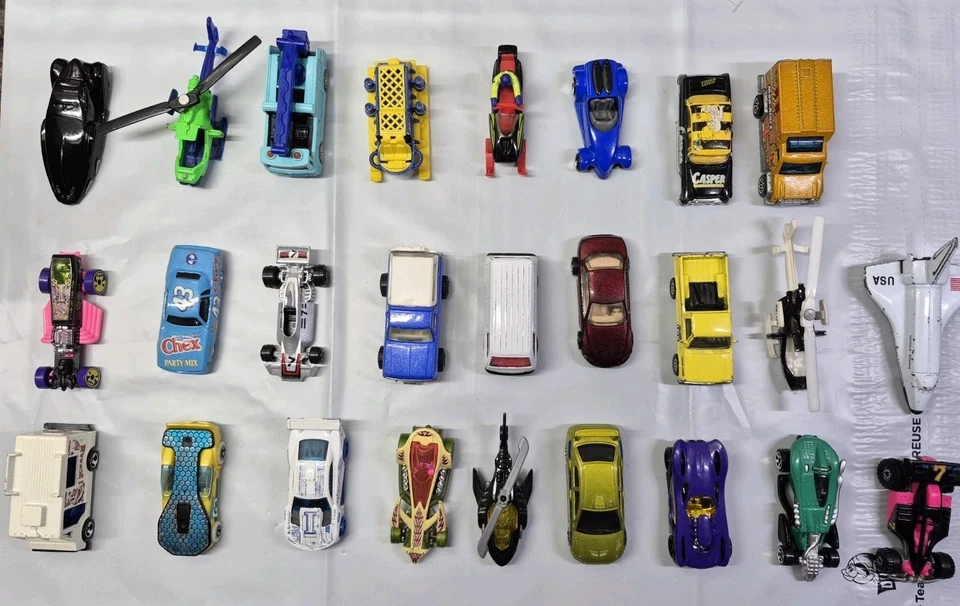 Vintage Hot Wheels Matchbox Cars And Misc Lot Of 26 Toy Cars Collectables - Image 1 of 4