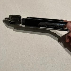 KitchenAid Gourmet Knoblauchpresse schwarz 7,5 Zoll einfacher Griff ergonomischer Griff einfache Bedienung - Bild 1 von 3