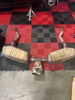 Conjunto de silenciador/escape punta única Porsche Cayman 981 987.111.220.00 Foto 1 de 4