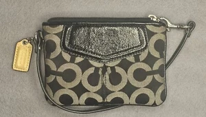 Autentico portafoglio da polso Coach nero classico piccolo firmato con accento in pelle - Foto 1 di 4