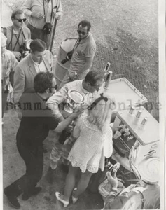 Erfrischung n. d. Rennen Autorennen Motorsport Fotografie Pressefoto Foto - Picture 1 of 2