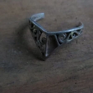 STERLING SILVER ADJUSTABLE TOE RING SIZE E AND 0.8 GRAMS - Picture 1 of 1