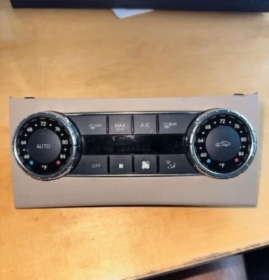 Painel de controle climático Mercedes-Benz Classe C unidade CA/aquecedor 2010-2014 A2049004003 - Imagem 1 de 4
