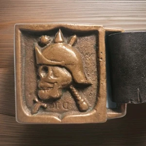 Massiver Messing Helm Schwert Totenkopf Biker Vintage 60er 70er Gürtelschnalle RAR HARLEY - Bild 1 von 5