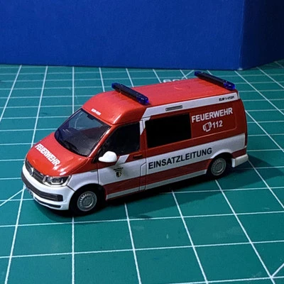 Vehículo de emergencia contra incendios Volkswagen German Feuerwehr escala HO 1:87 Rietze Foto 1 de 4