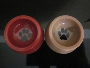 Casa delle bambole miniatura cibo per cani ciotole acqua rosso e marrone ricambio senza marchio - Foto 1 di 4