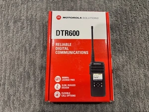 Motorola DTR600 Digital Two-way Radio 30 channel Walkie Talkie 900 MHz IP54 - Picture 1 of 3