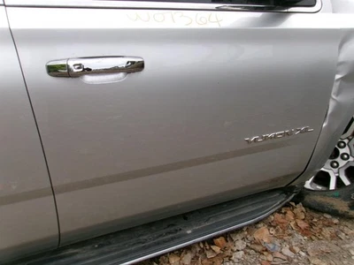 Used Front Right Door Assembly Front fits: 2017 Gmc Yukon xl 1500 Front Right Gr Foto 1 de 4