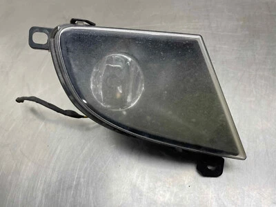 2010 BMW 528I FABRICANTE DE EQUIPAMENTO ORIGINAL FAROL DE NEBLINA DIREITO DO PASSAGEIRO MONTADO NO PARA-CHOQUE 7177712 08 09 10 - Imagem 1 de 4