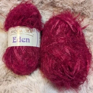 2 New Skeins Moda Dea Eden Yarn - 1.76oz - #5378 Apple - Picture 1 of 4