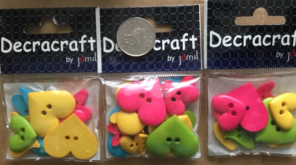 3x Bright  Sew Thru Heart Craft Buttons - Image 1 of 1