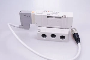 SMC Solenoid Valve SV3100-5W1U-02F - Picture 1 of 3