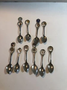 Vintage Lot Of souvenir spoons from All Over the USA With Hanging Charms - Picture 1 of 9