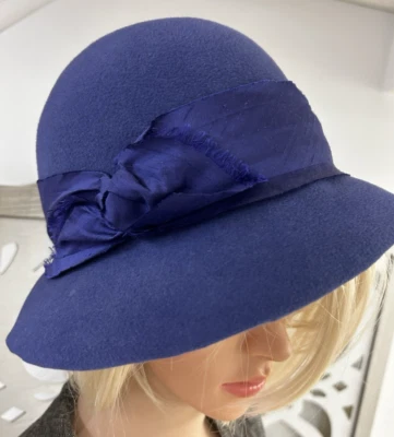 Sombrero de mujer vintage púrpura ciruela Cloche lana fieltro Santa María Cleveland Foto 1 de 4