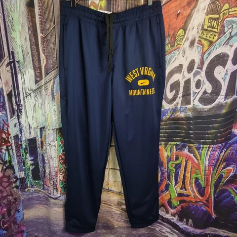 Nike West Virginia Mountaineers Jogger Pants NWT Size Large DD6391-419 (C6) Cover