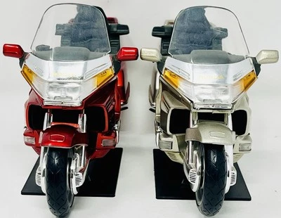 New Ray RoadRider Collection Honda Gold Wing  Red & Champagne Scale1:12 Lot Of 2 - Image 1 of 4