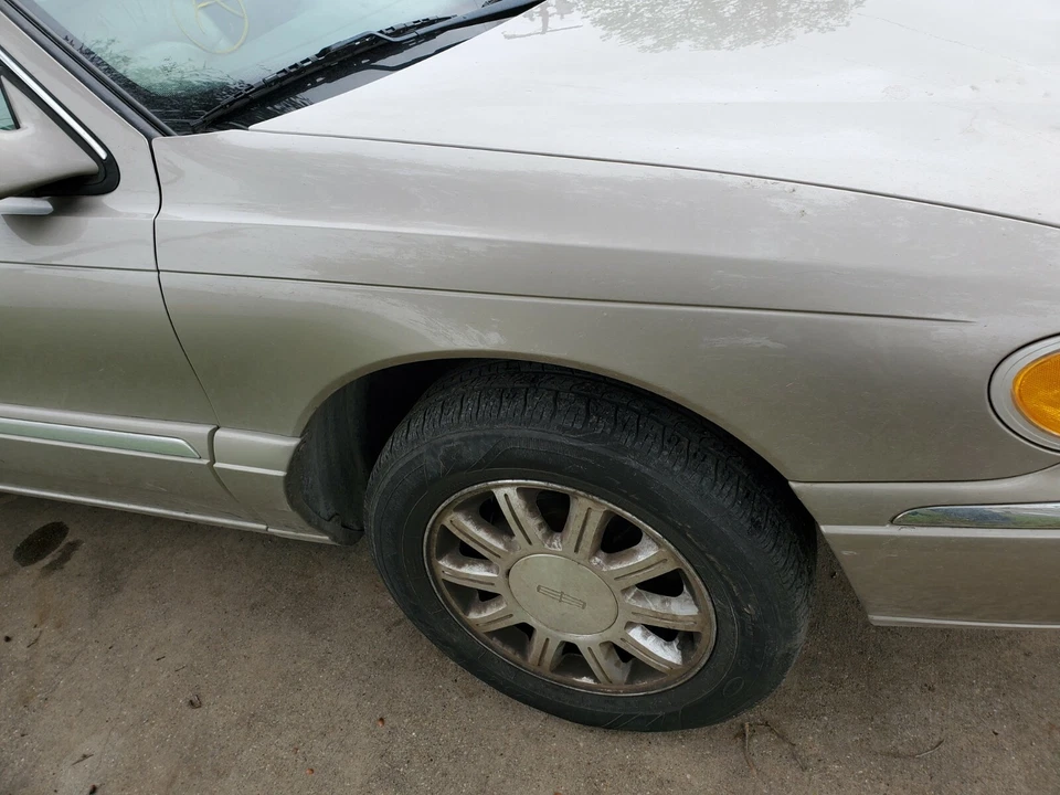 Guardabarros derecho pasajero Lincoln Continental 1998-1999-2000-01-2002  Foto 1 de 1