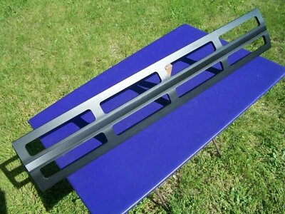 Rejilla de moldura de puerta inferior para autocaravana Prevost 2004 nuevo de Lote Antiguo 286638 Foto 1 de 4