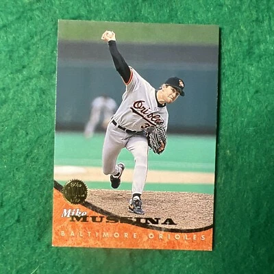 1994 Leaf - #105 Mike Mussina - Image 1 of 4