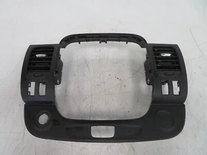 Van Vauxhall Vivaro 2017 con acabado de ventilación de aire panel central 93452451 - Imagen 1 de 10