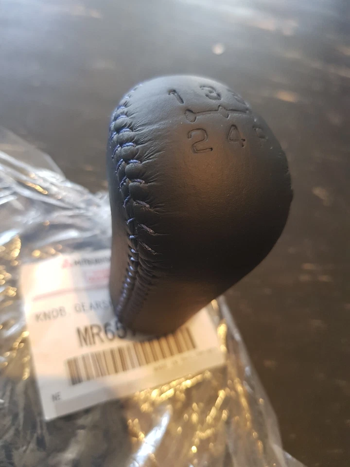 GENUINA PERILLA DE CAMBIO DE MARCHAS MITSUBISHI PUNTADA AZUL LANCER EVO5 EVO6 CP9A MR657014 Foto 1 de 1