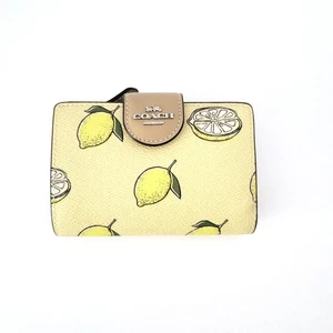 Coach CAP02 Portafoglio medio angolare zip stampa limone bifold giardino radura pochette - Foto 1 di 7