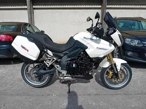 2009 09 TRIUMPH TIGER 1050 WHITE SPORT TOURING PANNIERS VERY CLEAN NEW MOT - Picture 1 of 16