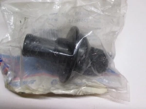 Válvula de retención de aire GM NOS 22048212 1985-2004 T-10 - Imagen 1 de 2