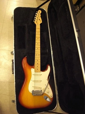 [G&L] George Fullerton Signature Legacy Sunburst Hecho en EE. UU. 1995 Tipo ST Usado Foto 1 de 4
