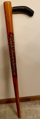 Bastón de madera tallado a mano único vintage con inserciones de mármol  Foto 1 de 4