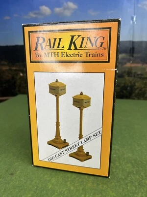 CONJUNTO DE LÂMPADA DE RUA RAIL KING NO.57 AMARELO FUNDIDO MT-1028 DÉCADA DE 1930 ERA NOVO ESTOQUE ANTIGO - Imagem 1 de 4