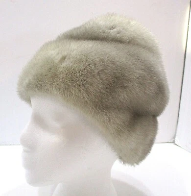 Hermoso sombrero o cloche de piel de visón gris algo vintage Foto 1 de 4