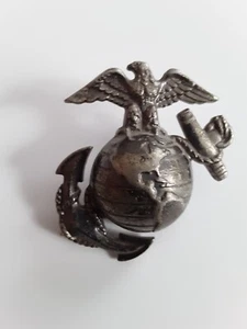 Vintage WW II U.S. Navy Marines screw-back pin, enlisted personnel version - Picture 1 of 4