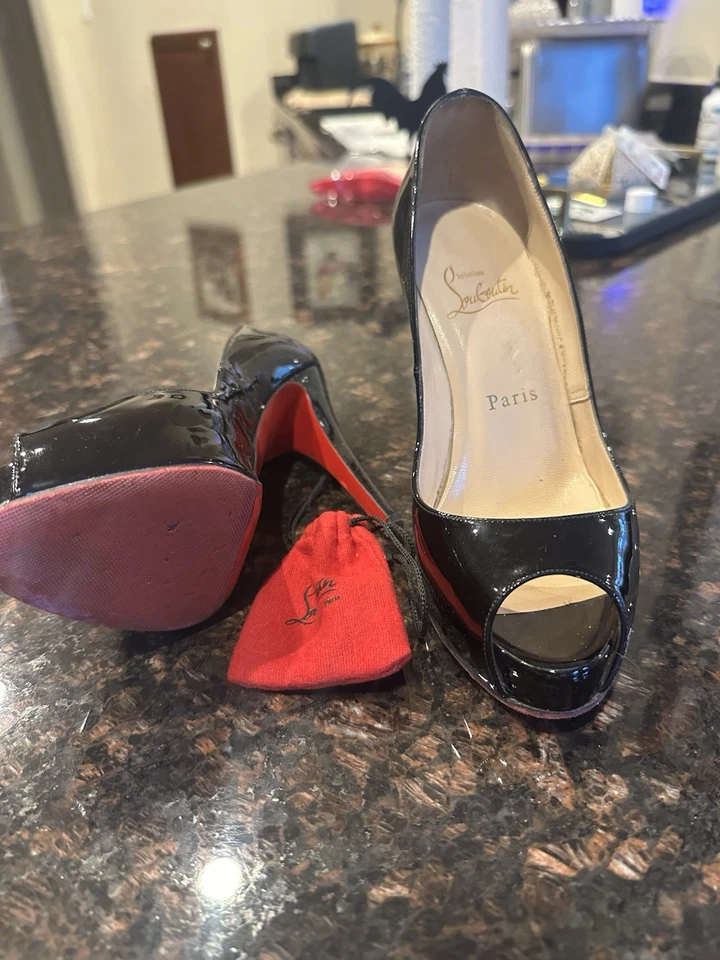 Christian Louboutin Women's Patent Leather Pumps 35-1/2size - Image 1 of 1