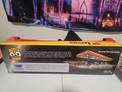 Semi camión cisterna Tonkin Replicas Loves 50 aniversario Freightliner Cascadia Foto 1 de 4