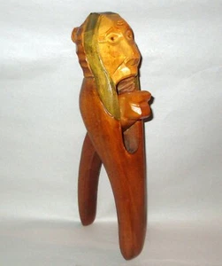 Cascanueces de madera tallada vintage de la Selva Negra de 10,5" con capucha - Imagen 1 de 11