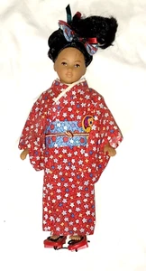 Unimax Toys Ltd Muñeca Japonesa en Vestido Rojo Kimono 12" Muñecas de Todas las Naciones - Imagen 1 de 3