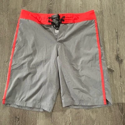 Pantalones Cortos BKE Para Hombres 32 Gris Rojo Poliéster Spandex Logo Natación Foto 1 de 4