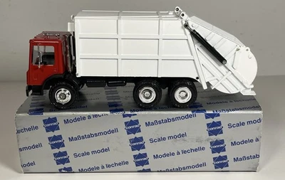 Camión de basura Conrad 1/50 Mack lixiviación carga trasera basura Foto 1 de 4