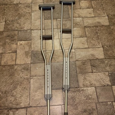 Muletas de axila ajustables para adultos/adolescentes - usuario de 5,10 pies a 6,6 pies + ajustes de brazo  Foto 1 de 4