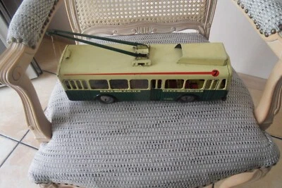  TROLLEY BUS JOUSTRA ANCIEN AVEC CLEF ET CHAUFFEUR - Photo 1/4