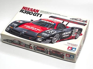 SCATOLA DI MONTAGGIO VINTAGE TAMIYA NISSAN R390 GT1 - 1:24 - Foto 1 di 3